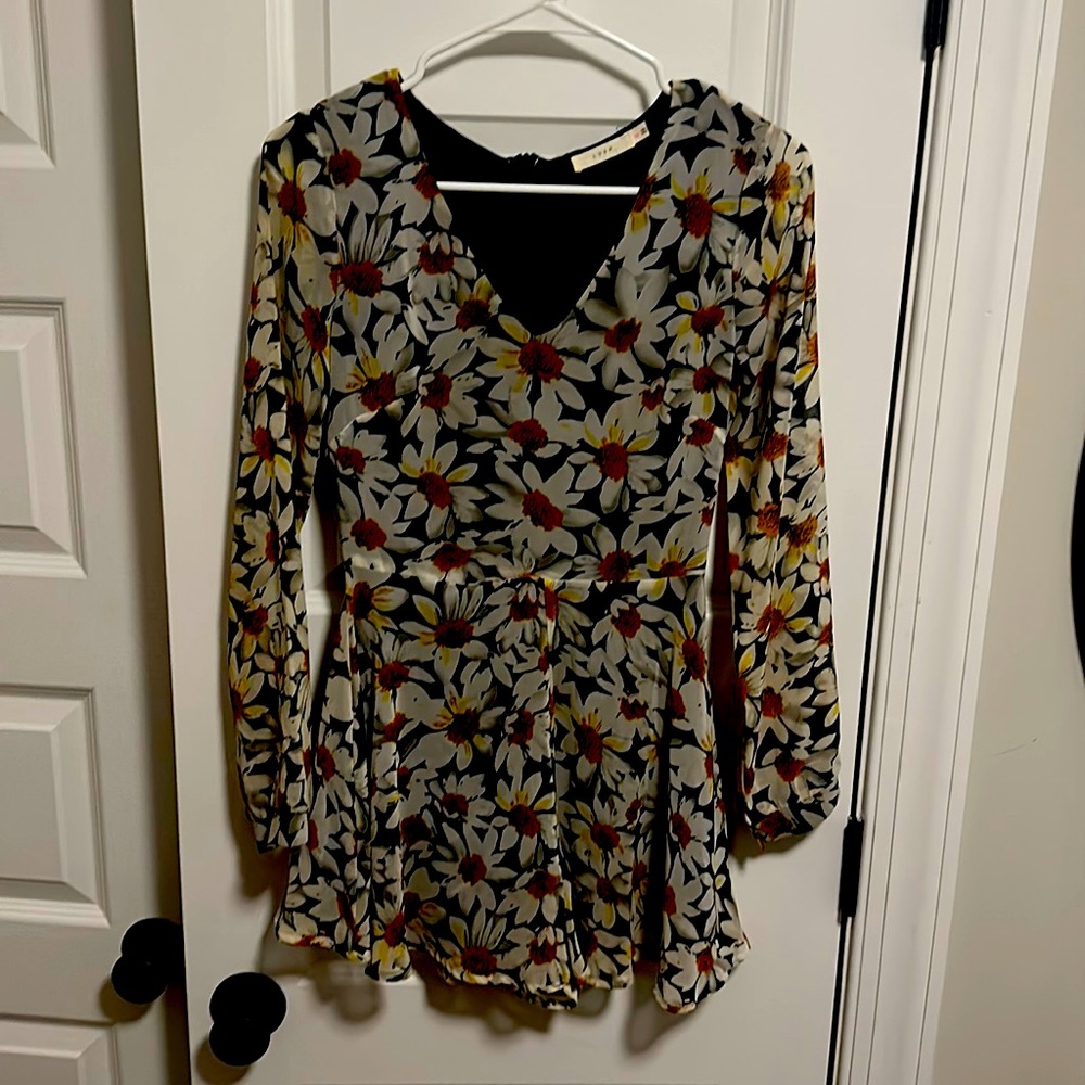Lush daisy romper size (XS)